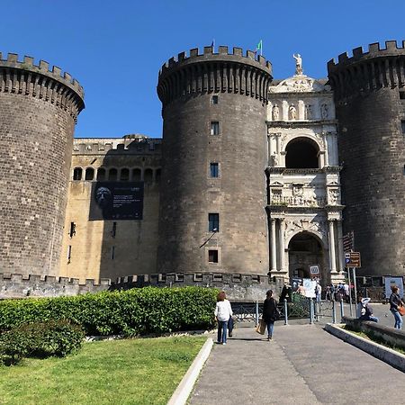 Toledostop Neapel Exteriör bild Castel Nuovo, Naples
