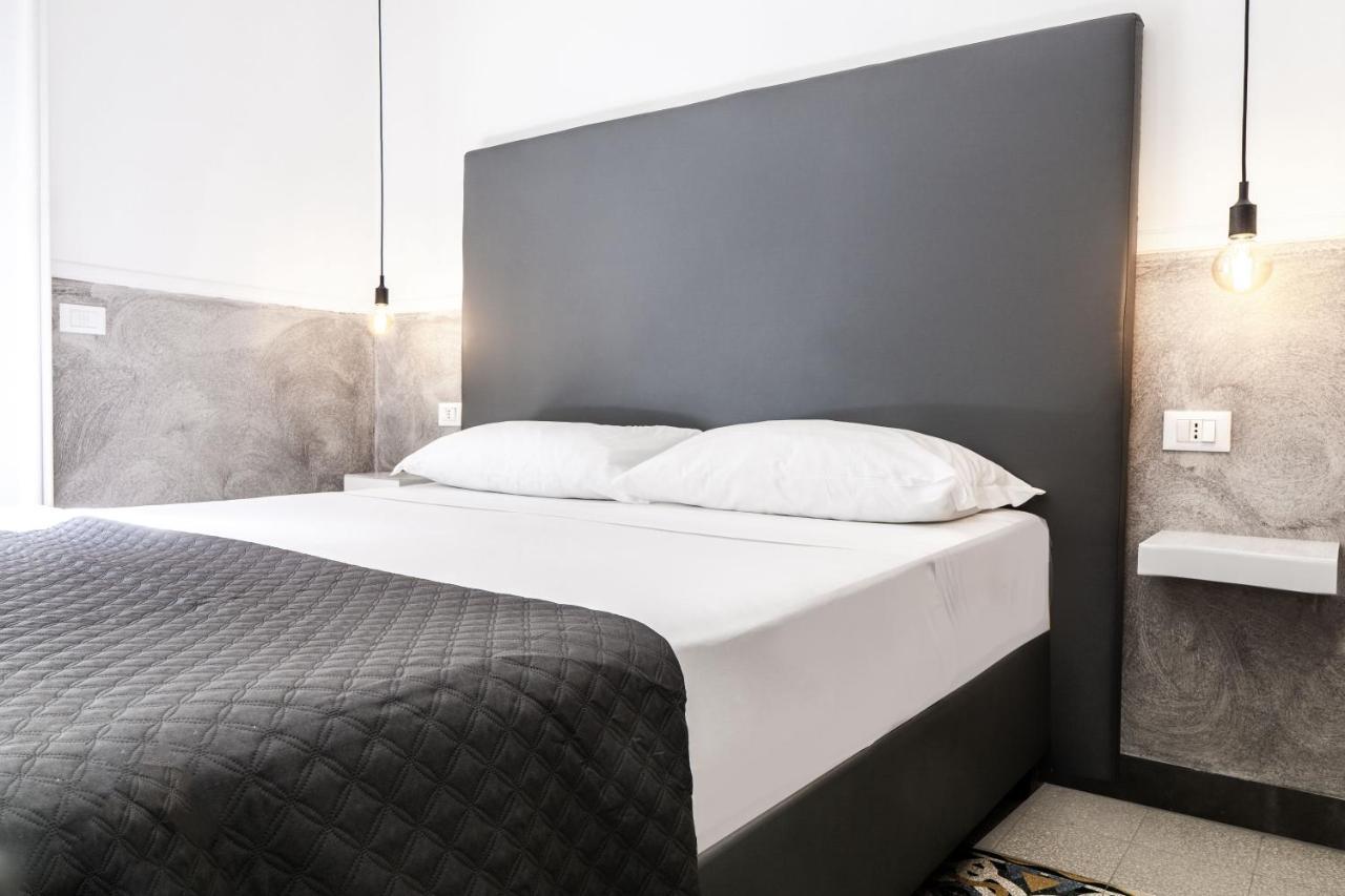 Toledostop Neapel Exteriör bild A bed
