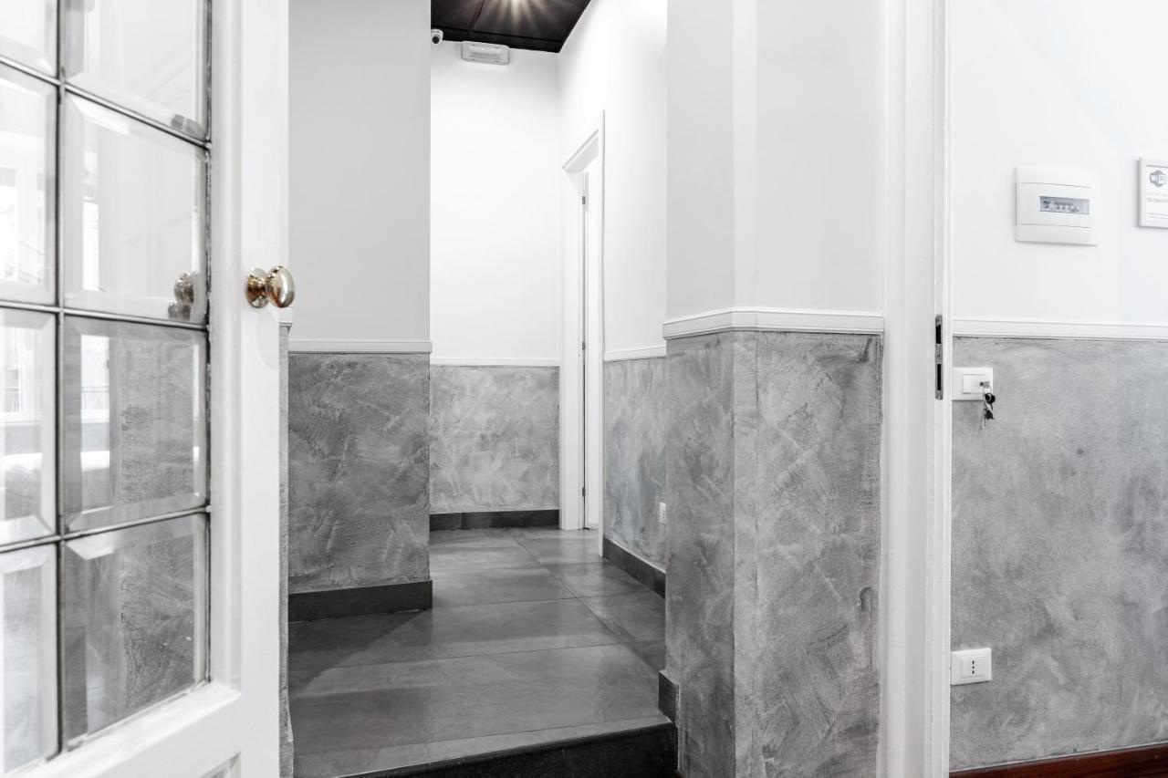Toledostop Neapel Exteriör bild Marble staircase
