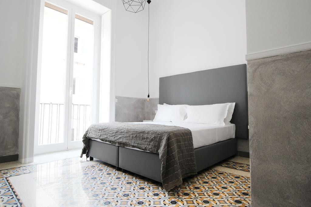 Toledostop Neapel Exteriör bild A bedroom