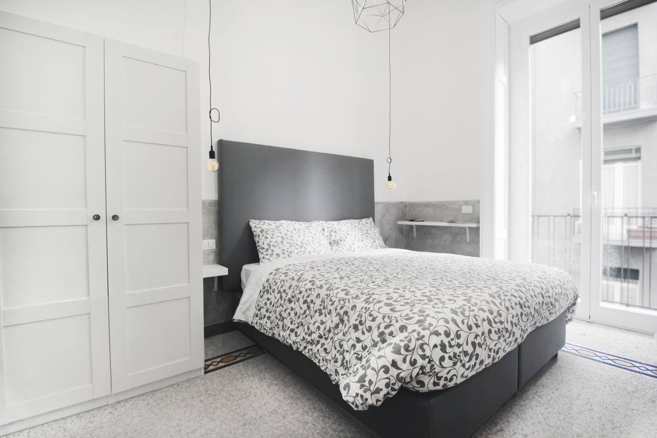 Toledostop Neapel Exteriör bild A bedroom