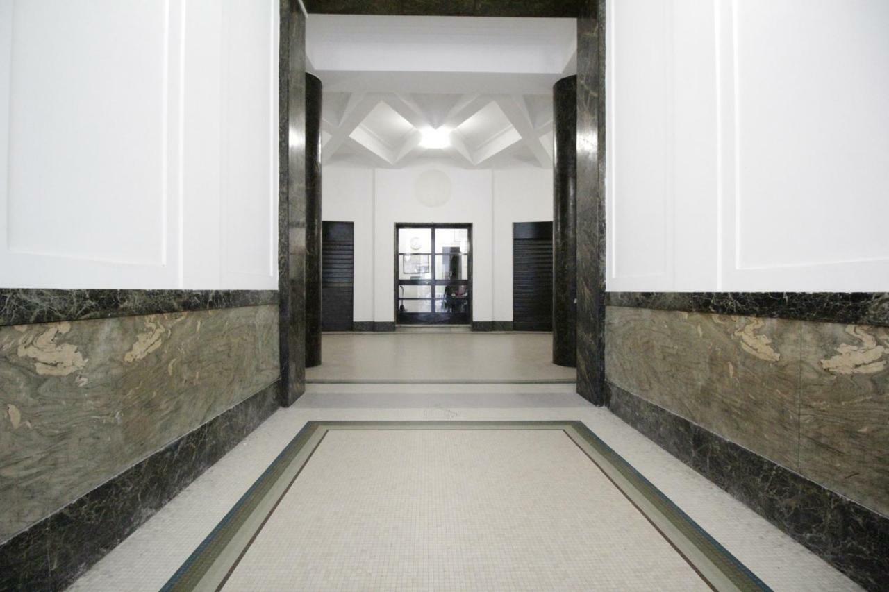 Toledostop Neapel Exteriör bild Interior of the building