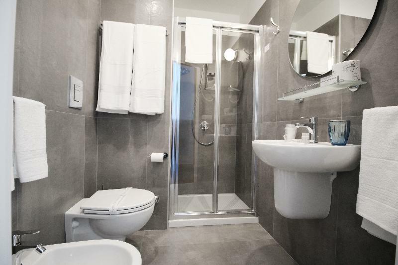 Toledostop Neapel Exteriör bild A modern bathroom with a shower enclosure